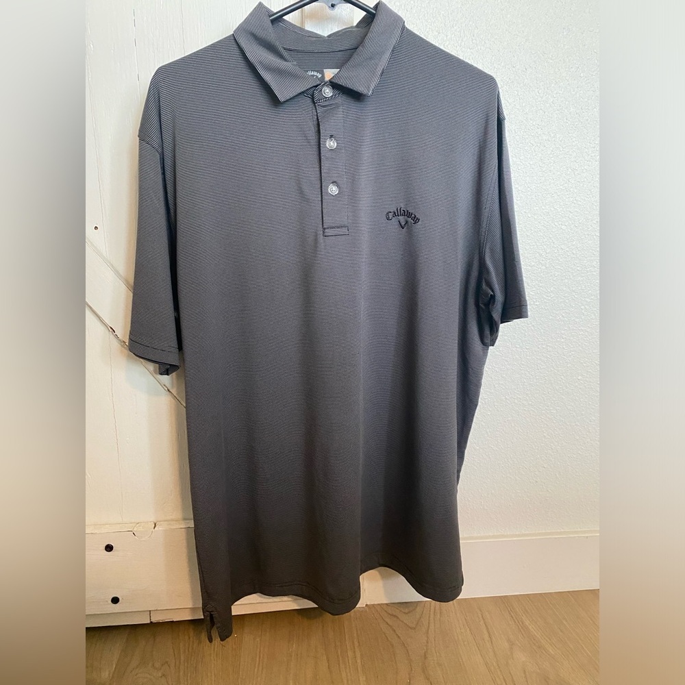 Men’s black n gray striped Callaway golf shirt. NWOT.smoke free home.